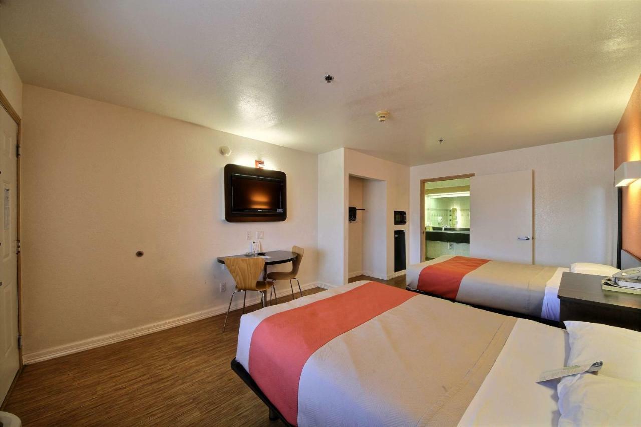Motel 6-Edinburg, Tx Екстериор снимка