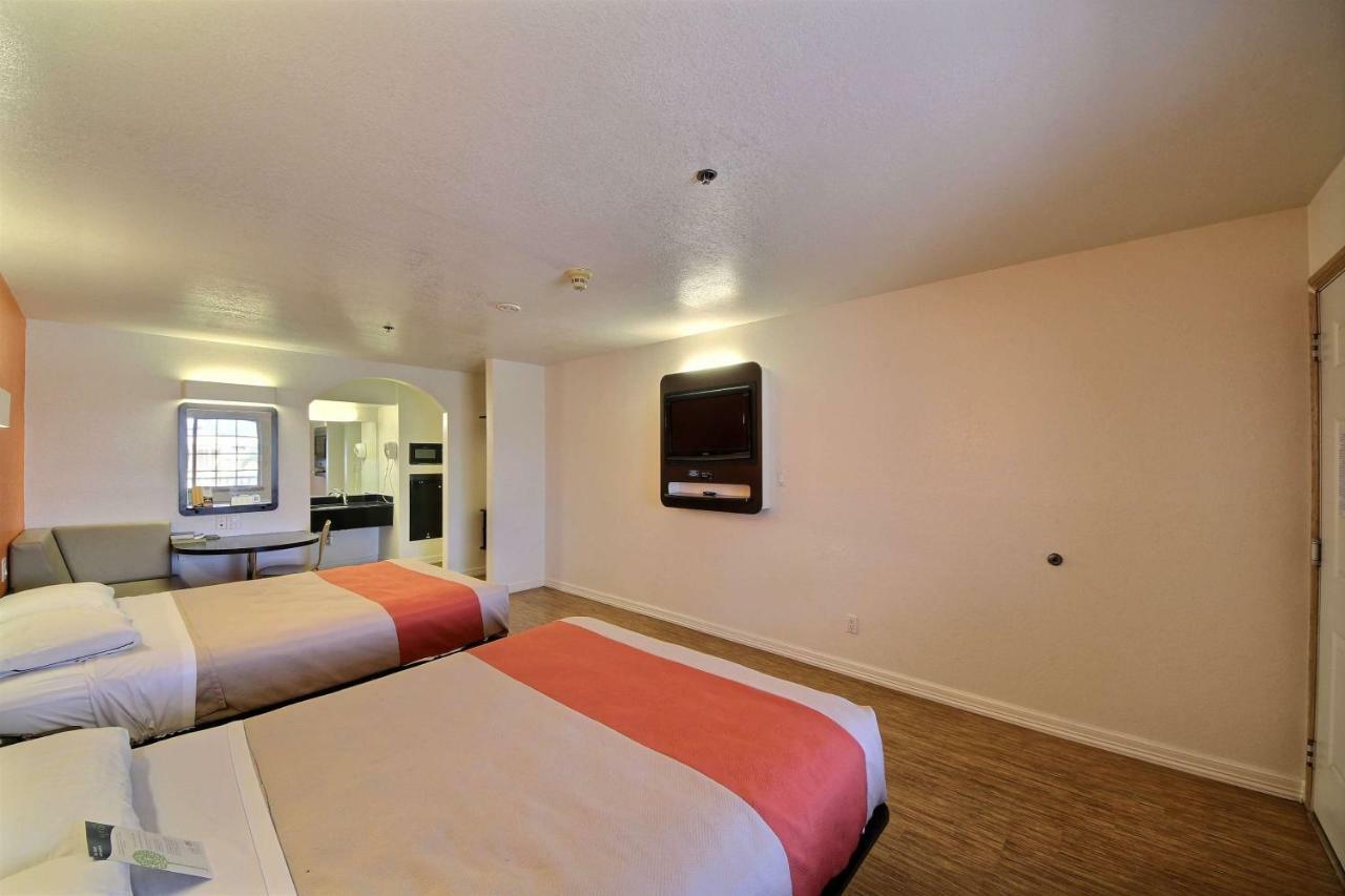 Motel 6-Edinburg, Tx Екстериор снимка